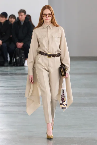 Look 18